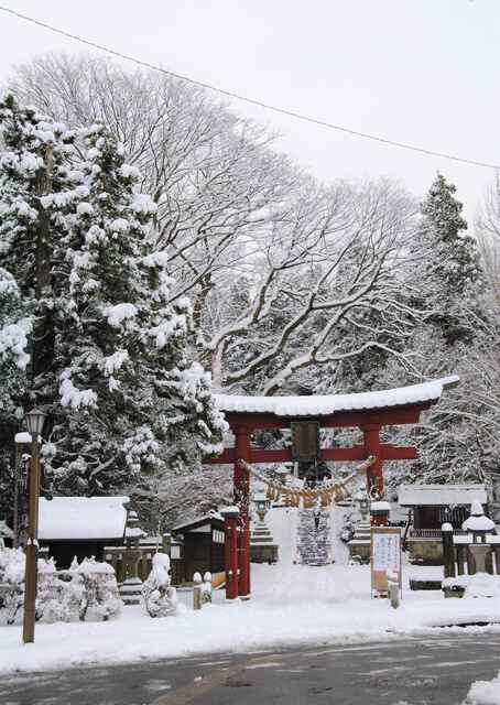 7雪景色青海神社鳥居・中心市街地.JPG