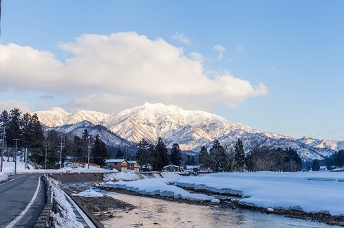 冠雪の粟ヶ岳